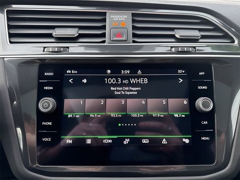 Used 2022 Volkswagen Tiguan SE R-Line image 18