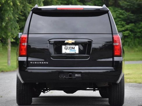 Used 2018 Chevrolet Suburban LT image 6