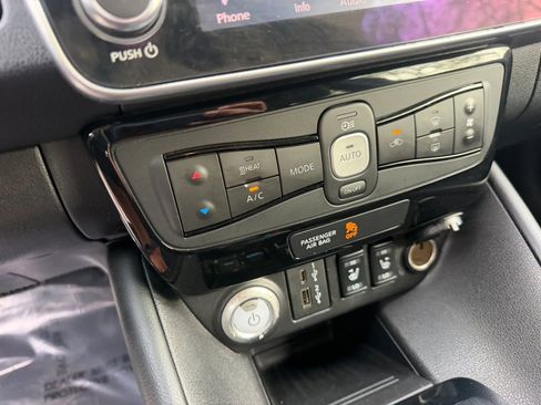 Used 2022 Nissan Leaf SV FWD image 25
