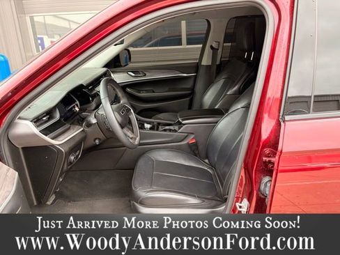 Used 2023 Jeep Grand Cherokee L Limited w/ Luxury Tech Group II AWD/4WD image 10