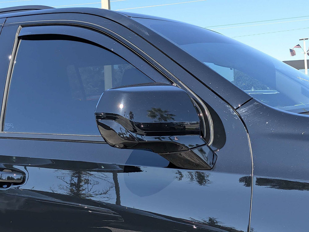 Used 2025 Chevrolet Suburban LS RWD image 38