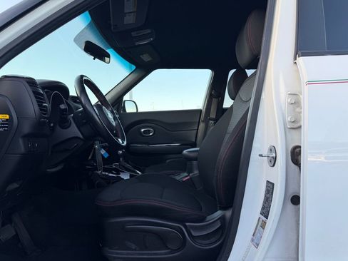 Used 2016 Kia Soul + w/ Soulful Package FWD image 7