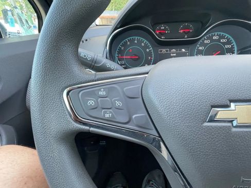 Used 2017 Chevrolet Cruze LT w/ Convenience Package image 5