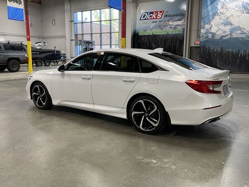 Used 2018 Honda Accord Sport image 3