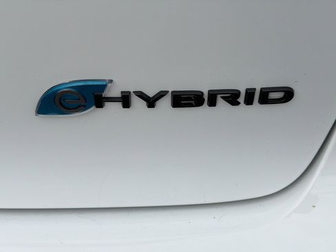 Used 2021 Chrysler Pacifica Touring-L w/ Uconnect Theater Family Group image 11