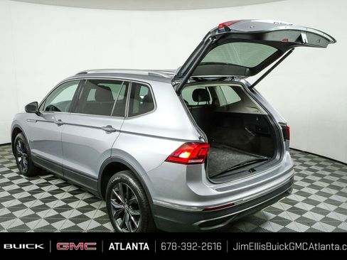 Used 2024 Volkswagen Tiguan SE AWD/4WD image 32