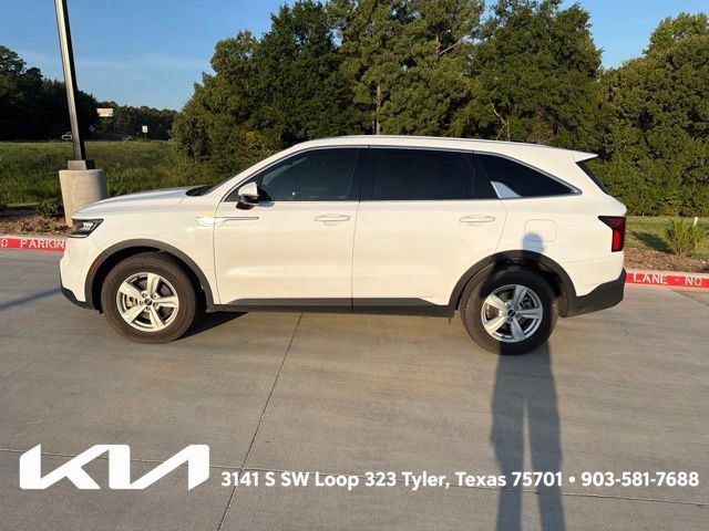Certified 2023 Kia Sorento LX FWD image 6