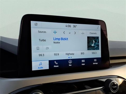 Used 2020 Ford Escape SE image 19