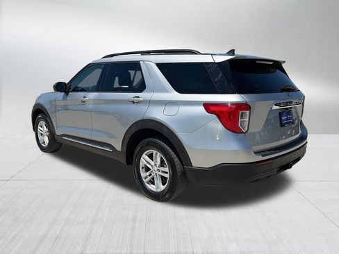 Used 2024 Ford Explorer XLT AWD/4WD image 9