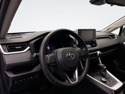 Used 2019 Toyota RAV4 Limited image 10