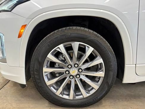 Used 2023 Chevrolet Traverse Premier w/ LPO, Floor Liner Package FWD image 9