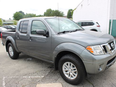 Used 2017 Nissan Frontier SV w/ SV Value Truck Package AWD/4WD image 8