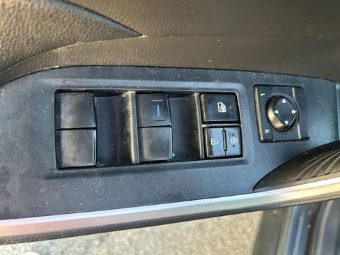 Used 2022 Toyota RAV4 LE FWD image 17