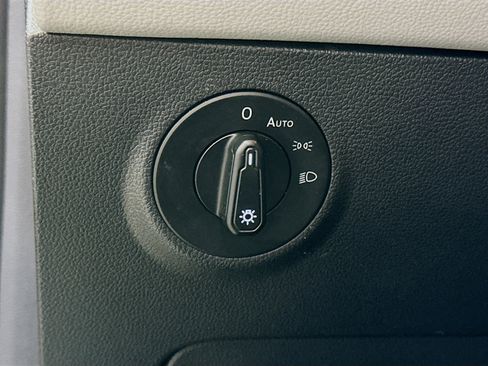 Used 2024 Volkswagen Taos SE image 16