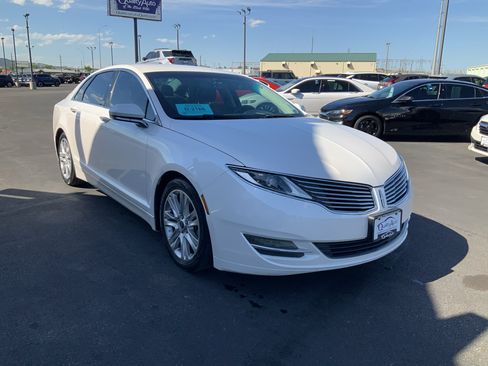 Used 2016 Lincoln MKZ FWD image 4