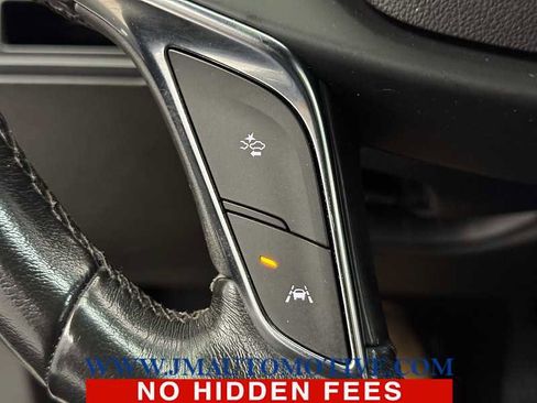 Used 2022 Cadillac XT5 Luxury image 39