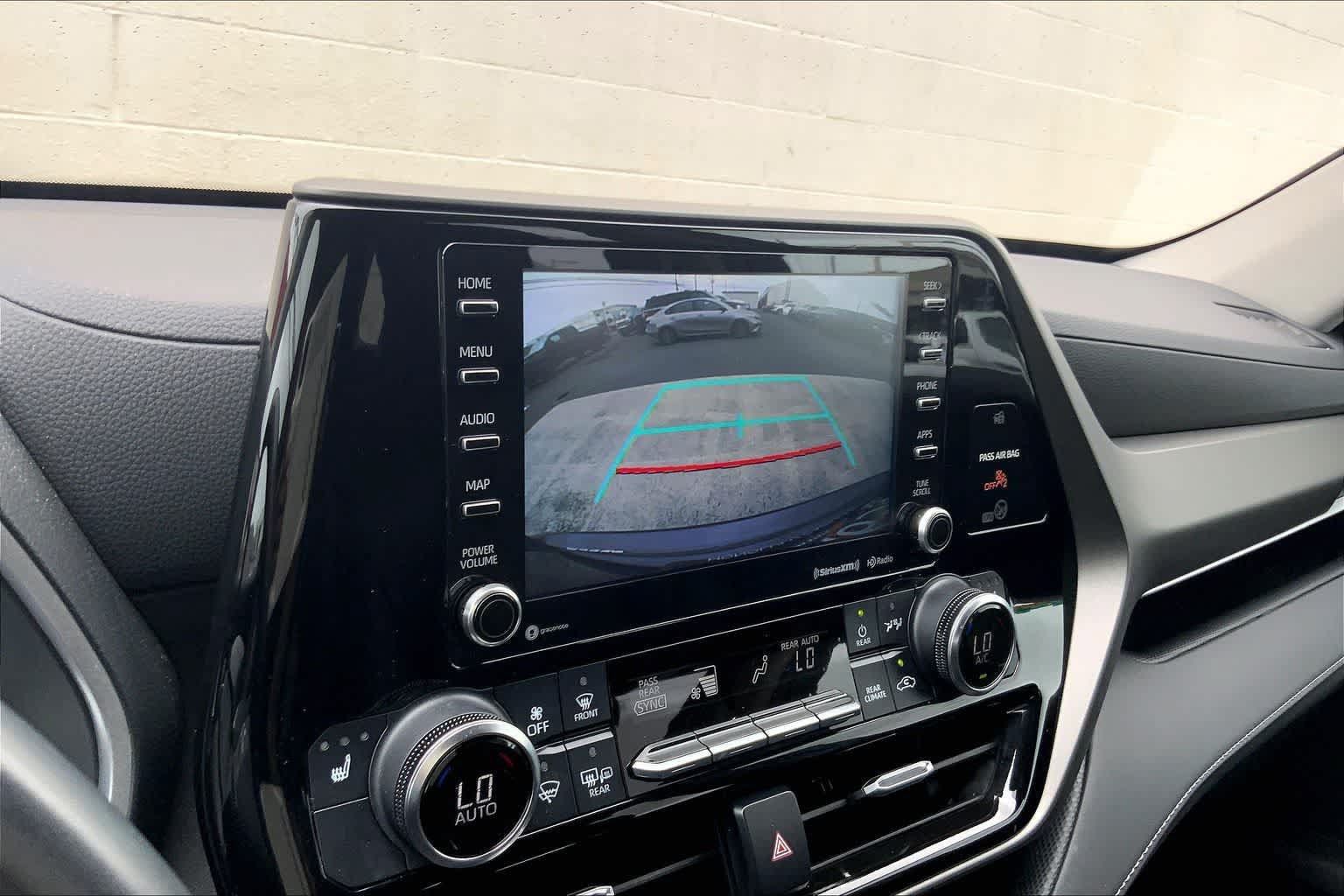 Used 2022 Toyota Highlander XLE AWD/4WD image 26