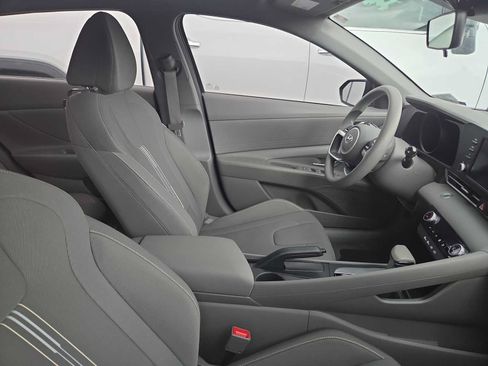Used 2023 Hyundai Elantra SEL FWD image 10