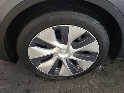 Used 2023 Tesla Model Y Long Range image 3