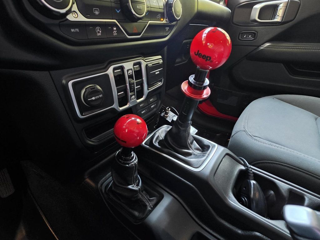 Used 2018 Jeep Wrangler Unlimited Sahara AWD/4WD image 25