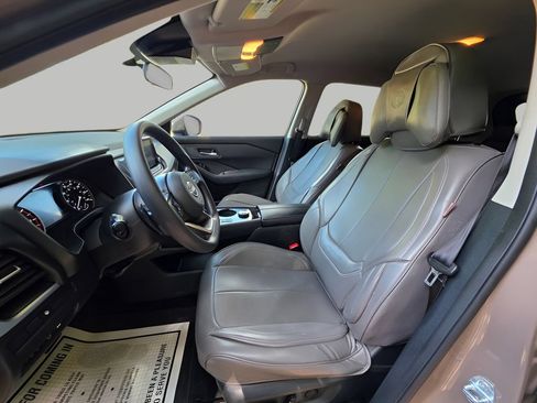 Used 2024 Nissan Rogue SV AWD/4WD image 17