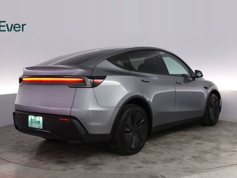 Used 2026 Tesla Model Y Long Range RWD image 3