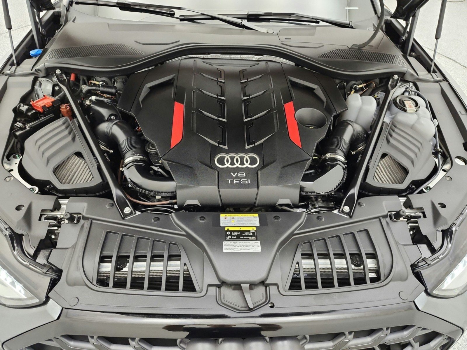 Used 2024 Audi S8 AWD/4WD image 17