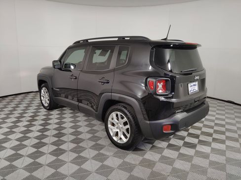 Used 2018 Jeep Renegade Latitude image 3