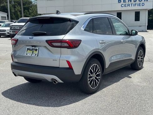 Used 2024 Ford Escape SE FWD image 3