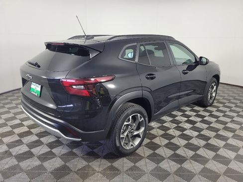 Used 2024 Chevrolet Trax LT w/ Sunroof Package FWD image 9