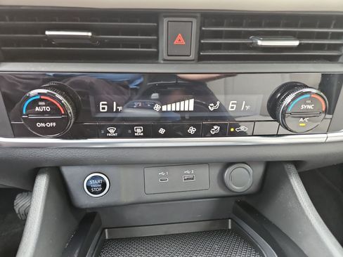 Used 2023 Nissan Rogue SV FWD image 28