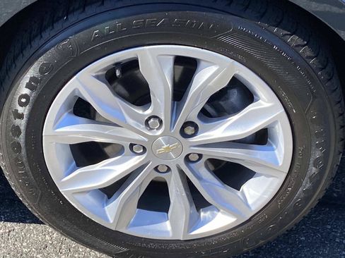 Used 2021 Chevrolet Malibu LT FWD image 25