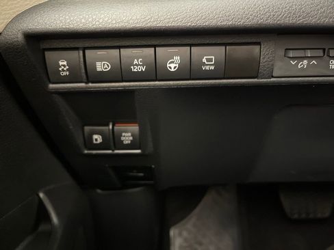 Certified 2023 Toyota Sienna Platinum image 29