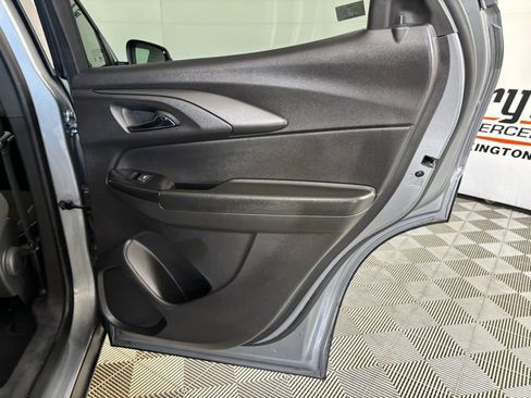 Used 2025 Chevrolet TrailBlazer LT AWD/4WD image 17