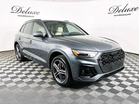 Used 2024 Audi Q5 e Premium Plus w/ Premium Plus Package image 1