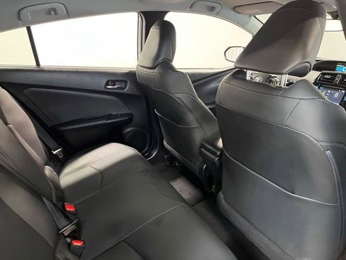 Used 2017 Toyota Prius Four FWD image 14