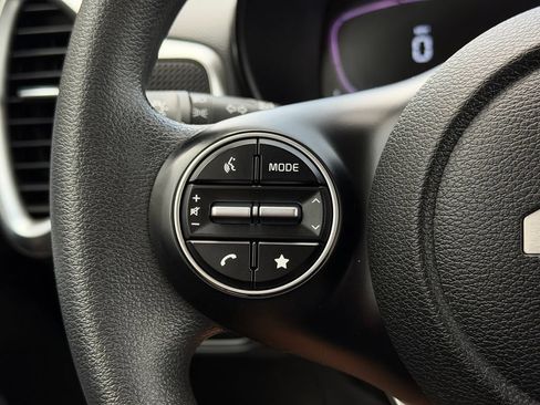 Used 2023 Kia Soul LX w/ LX Technology Package FWD image 18