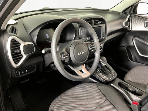 Used 2023 Kia Soul LX w/ LX Technology Package image 17