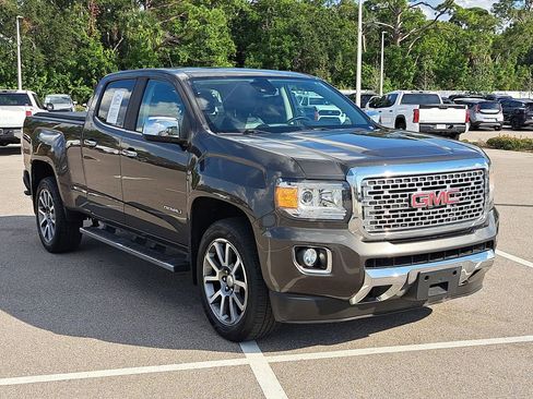 Used 2020 GMC Canyon Denali image 2