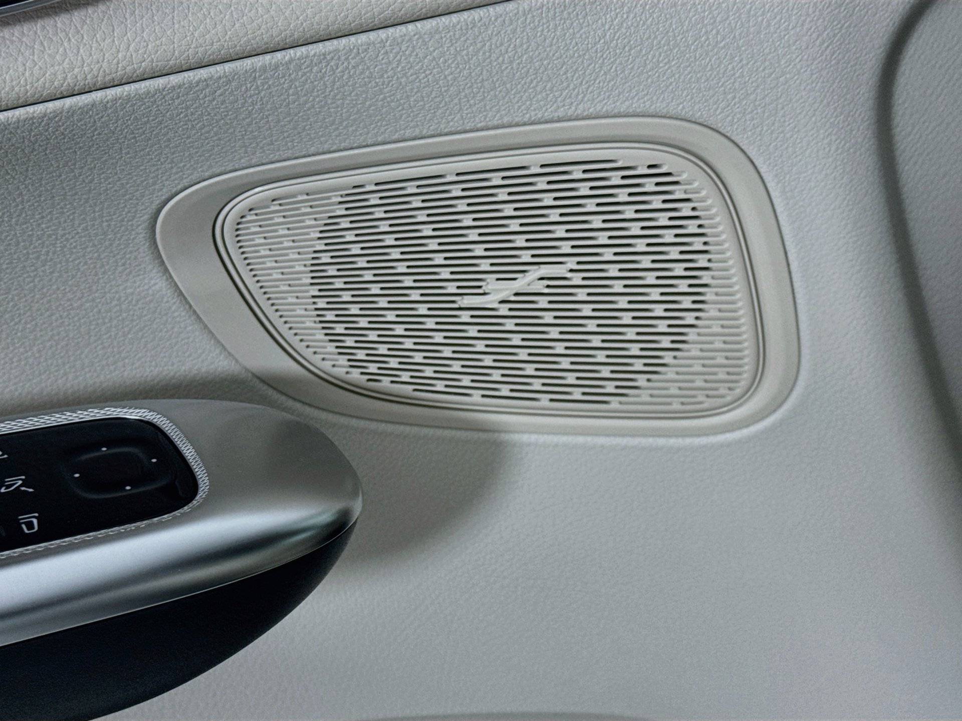 Certified 2025 Mercedes-Benz GLC 300 image 19