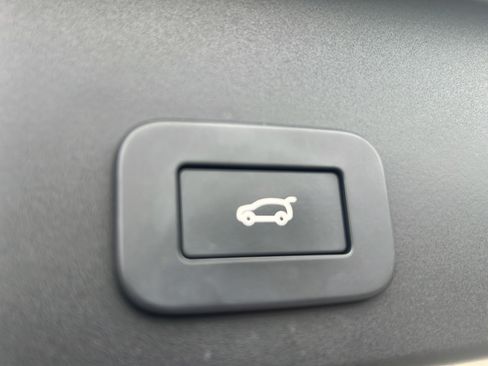 Used 2023 Land Rover Range Rover Evoque R-Dynamic SE AWD/4WD image 19