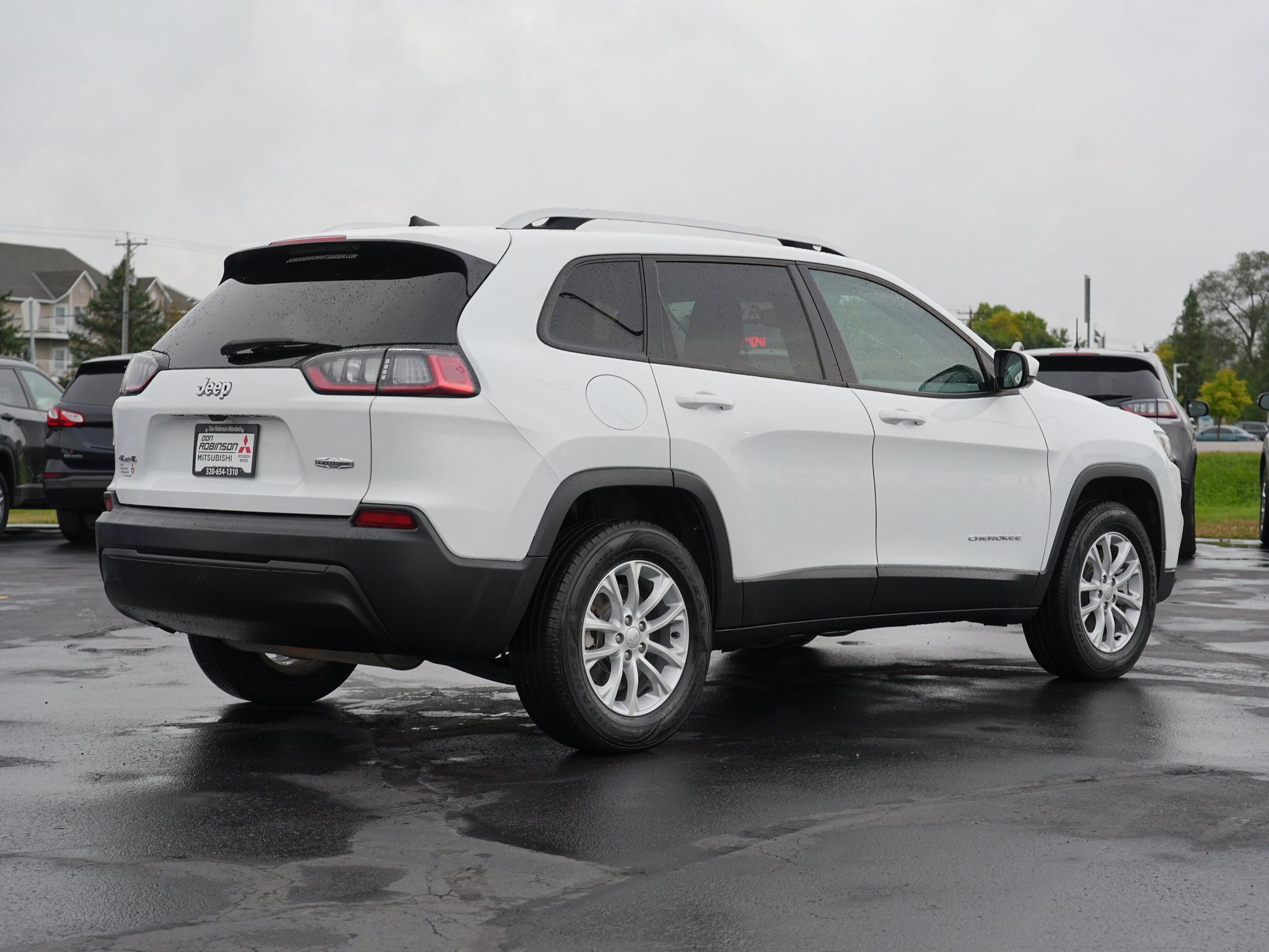 Used 2021 Jeep Cherokee Latitude AWD/4WD image 3