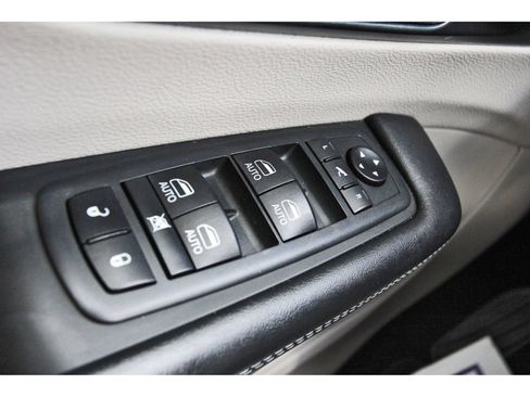 Used 2020 Chrysler Pacifica Limited w/ Advanced Safetytec Group FWD image 20