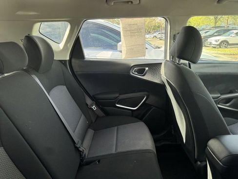 Certified 2025 Kia Soul LX image 7