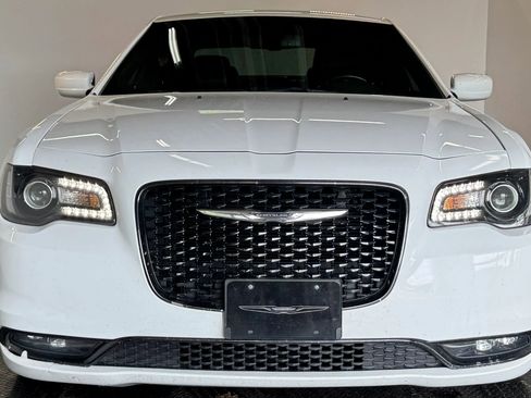 Used 2019 Chrysler 300 S RWD image 3
