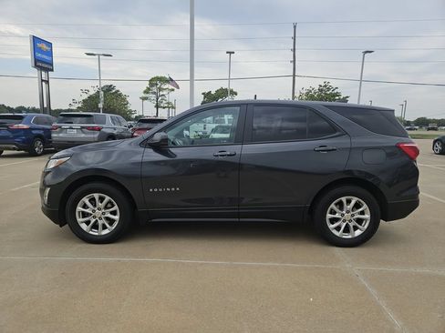 Used 2020 Chevrolet Equinox LS w/ LS Convenience Package FWD image 4