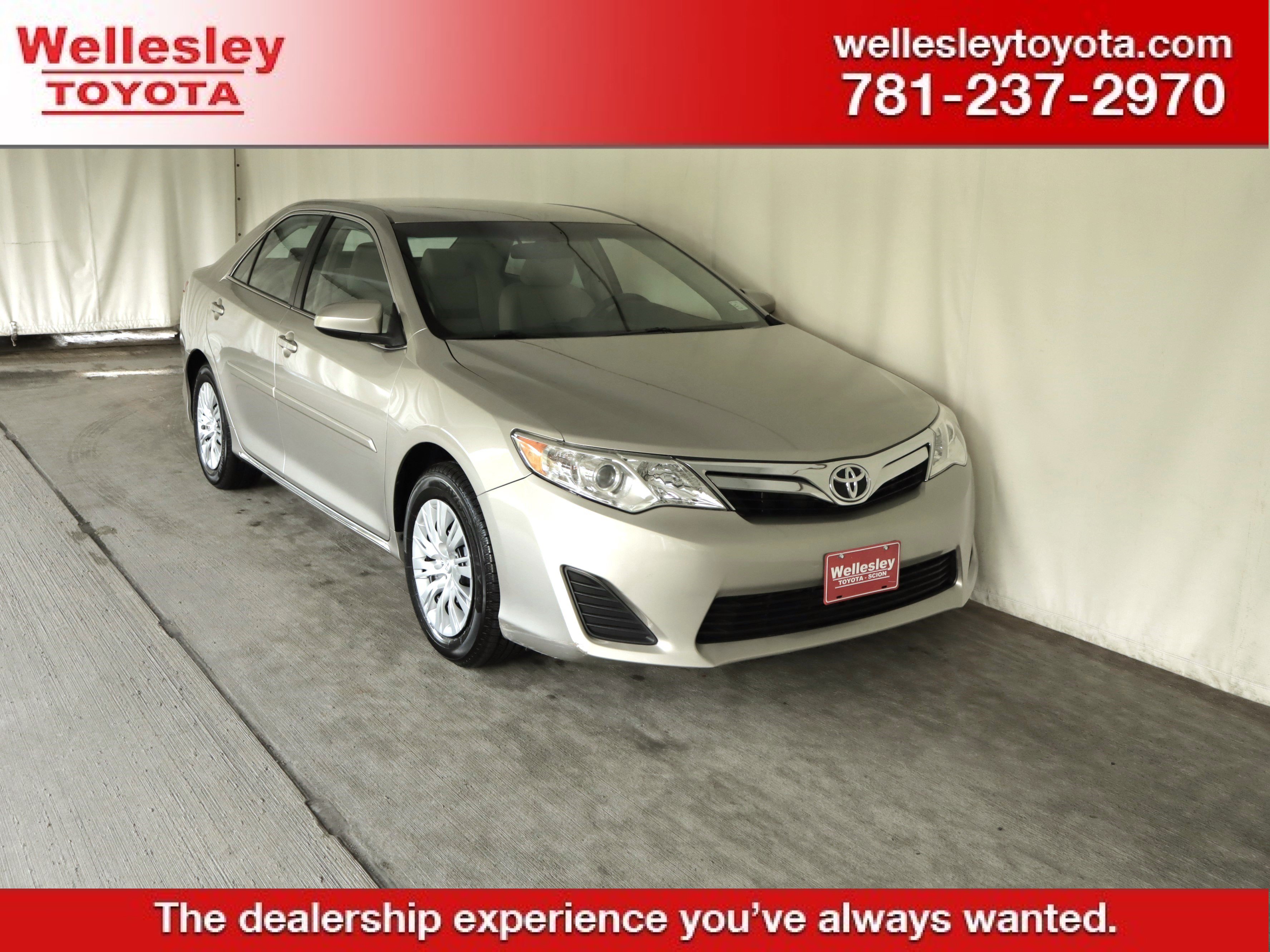 Used 2014 Toyota Camry LE FWD image 1