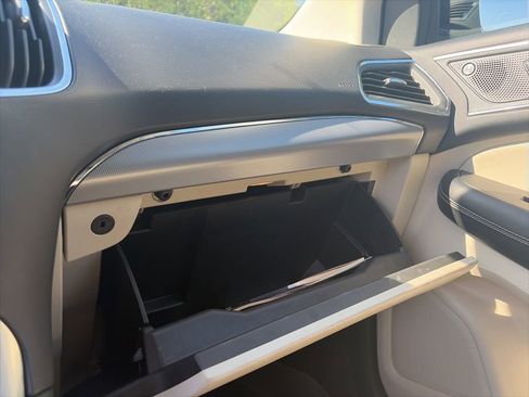 Used 2021 Ford Edge Titanium FWD image 22