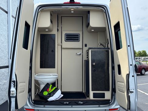 Used 2020 Mercedes-Benz Sprinter 3500 image 10