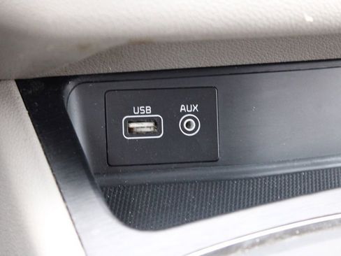 Used 2017 Kia Sedona LX w/ LX Essentials Premium Package image 40